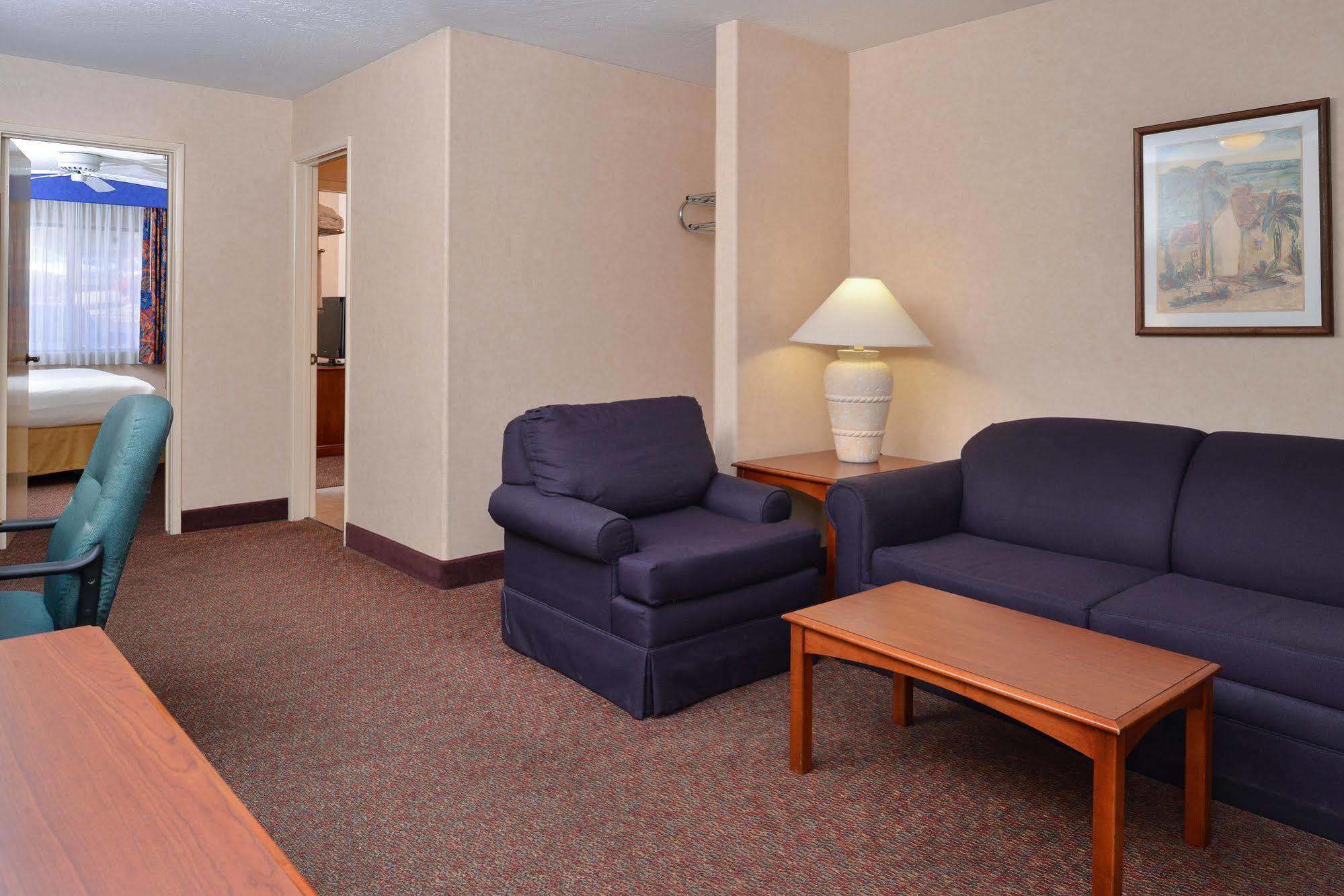 La Fuente Inn&suites Motel 3*