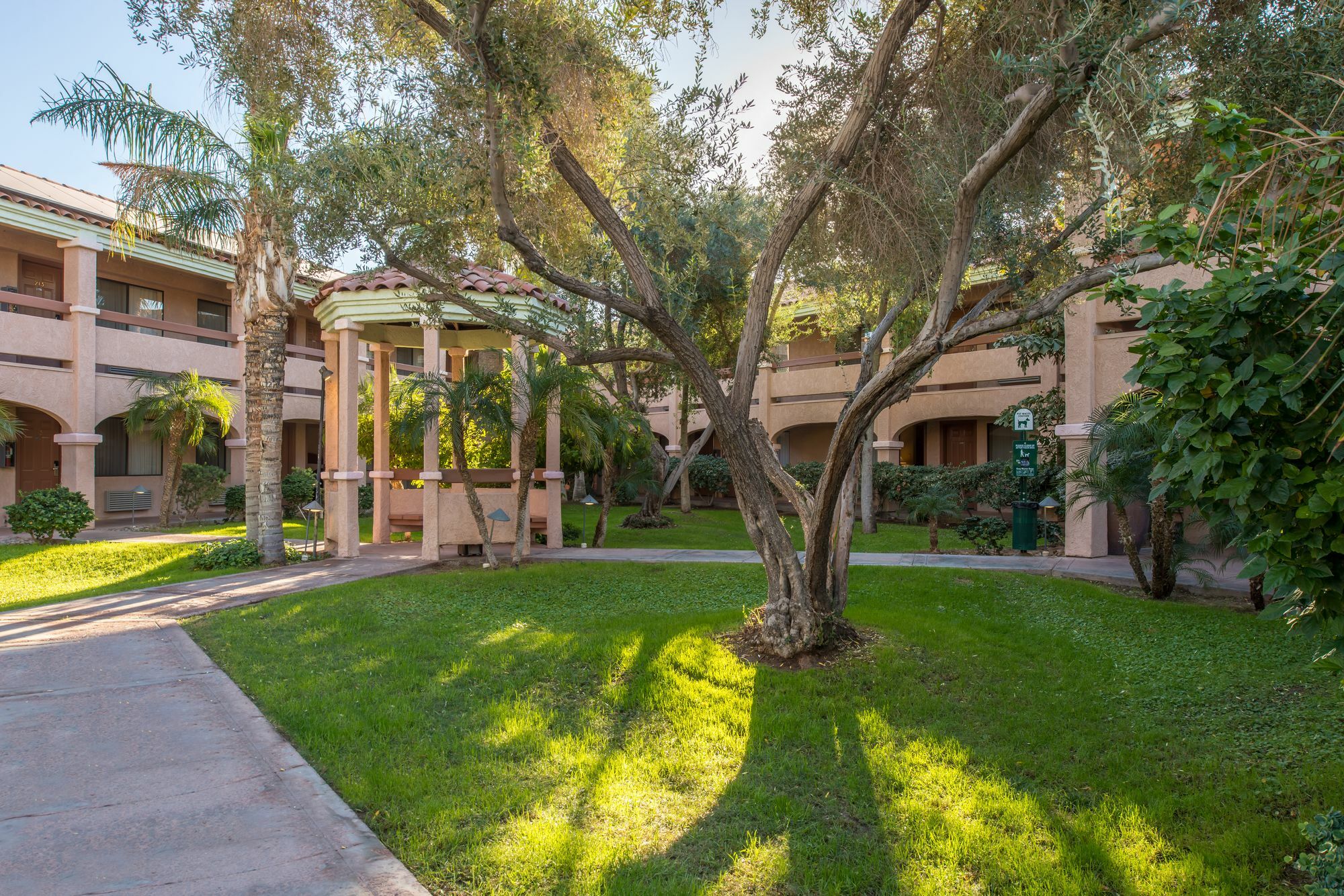 La Fuente Inn&suites Motel